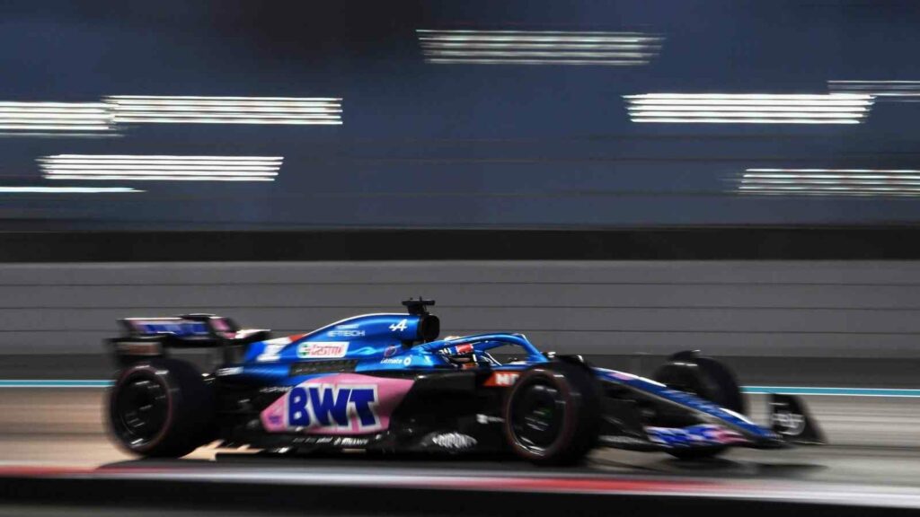 Jack Doohan in the Alpine A522 during the post-season test in Abu Dhabi (IMAGO / Motorsport Images)