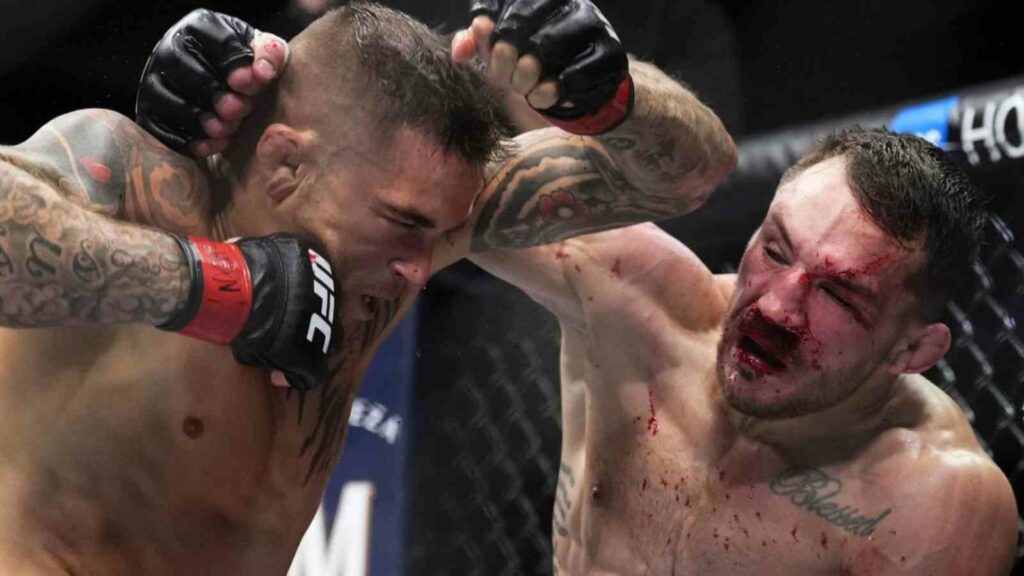 Dustin Poirier (L) battles with Michael Chandler (R) at UFC 281 (Image Courtesy - MMA Fighting)