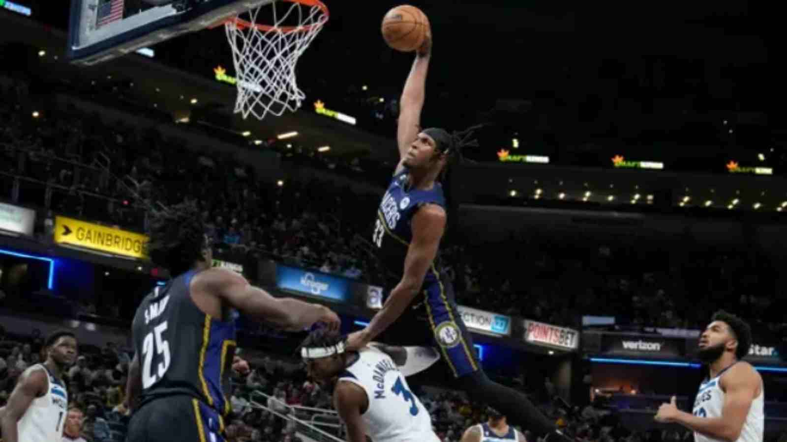 “Lakers fan dreaming hard af for this dude” Myles Turner brings the entire Gainbridge  Fieldhouse down after hanging Jaden McDaniels on a poster