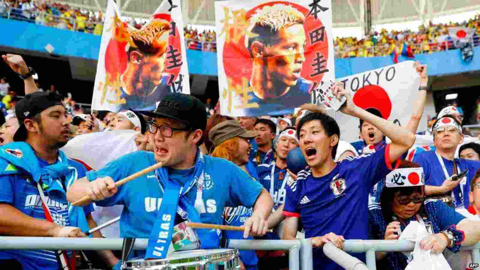 Why do Japanese fans clean up stadiums after the end of each match at the 2022 FIFA World Cup?