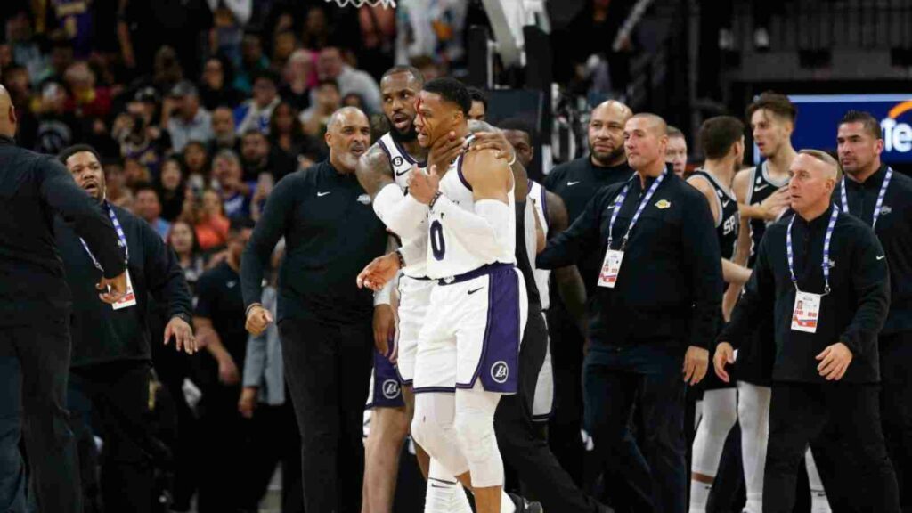 Russell Westbrook covered in blood after getting fouled by Zach Collins