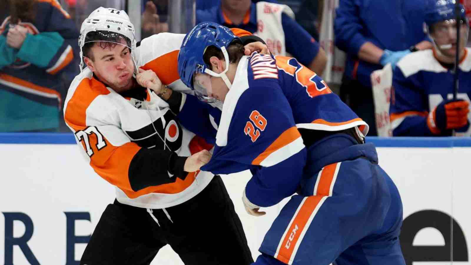 <strong></noscript>WATCH: Oliver Wahlstrom pockets another glorious win in brawl during Islanders vs Flyers match</strong>