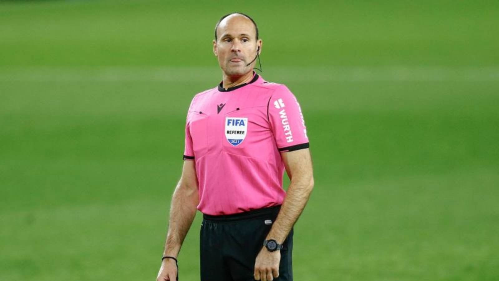 Who are the referees for the USA v Iran clash at 2022 FIFA World Cup?