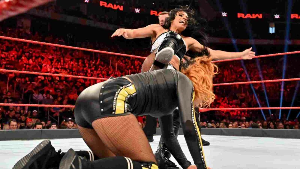 Becky Lynch vs Zelina Vega