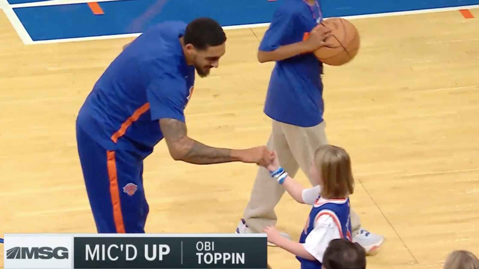 “I remember your name now” Obi Toppin wins hearts all over the internet for his wholesome interaction with the cutest Knicks fan