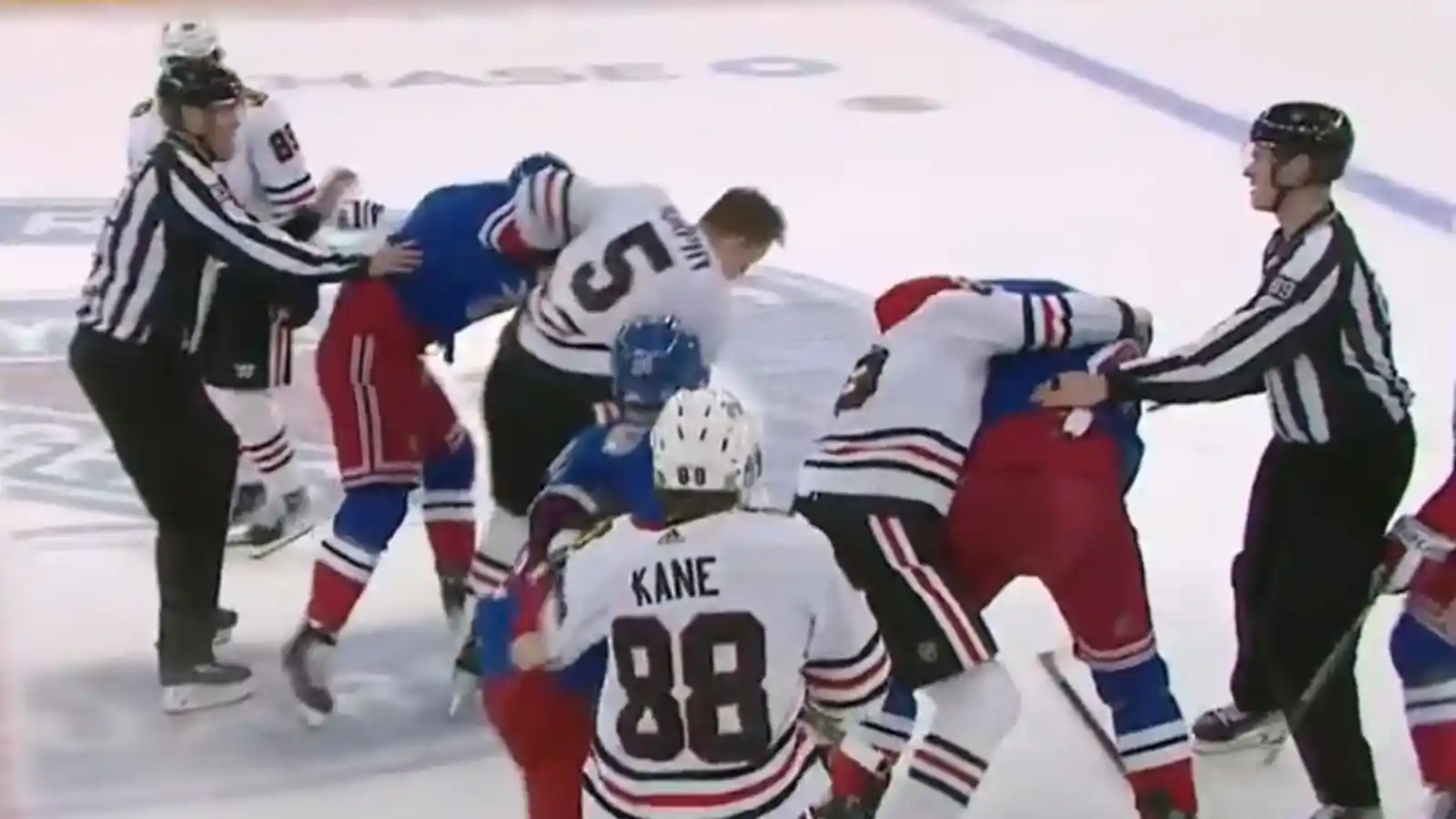 “Trying to hurt people” – Jonathan Toews receives penalty after STANDING UP for Andreas Athanasiou’s hit by Rangers Jacob Trouba