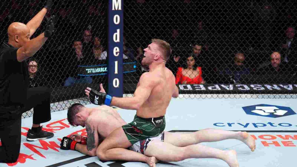 Dricus Du Plessis lets out a victory cry after beating Darren Till [Image Source - MMA Fighting]