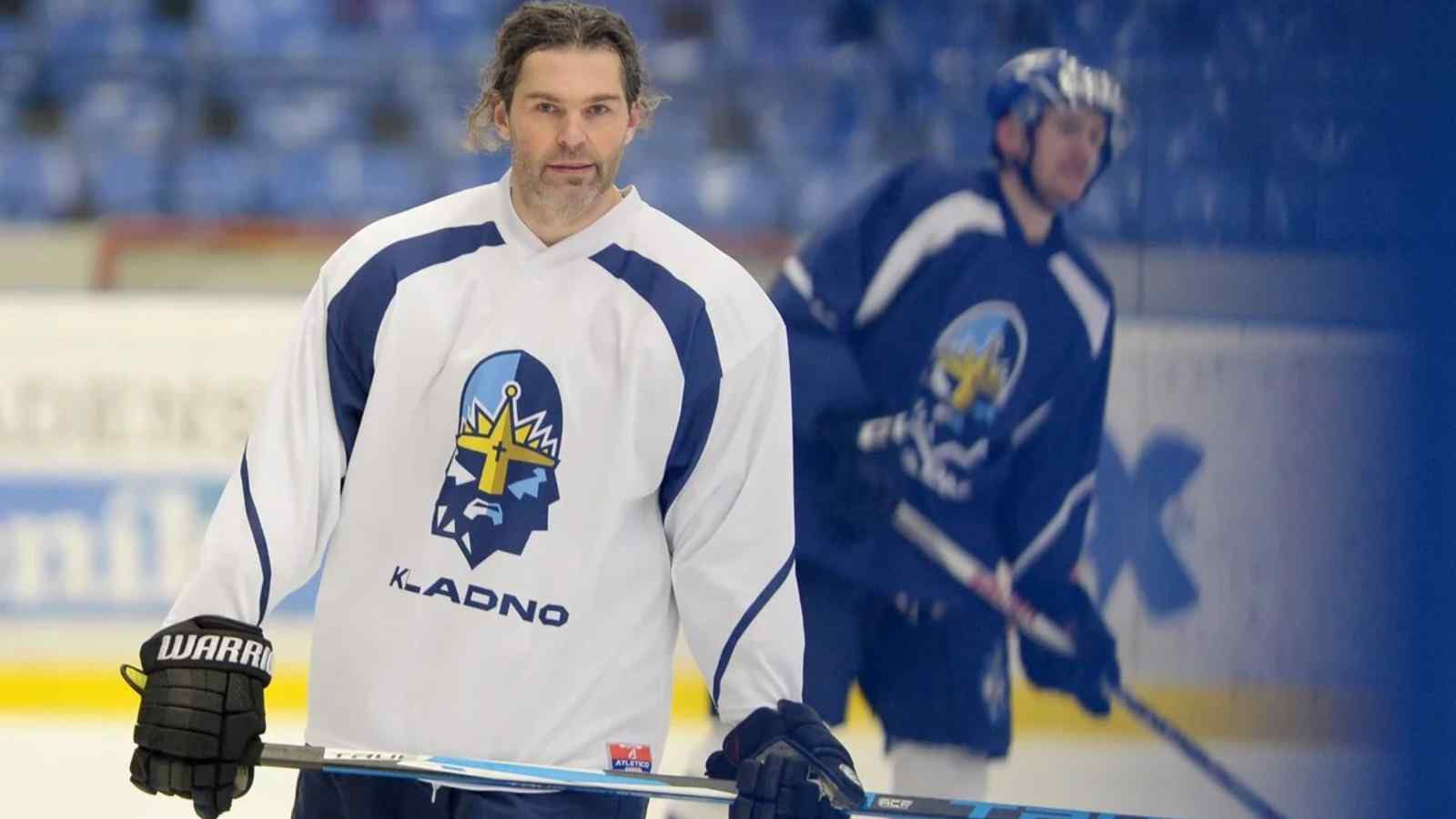 <strong>WATCH: Jaromir Jagr’s HOF induction pushed back to 2026 after FORCED 2022-23 debut for Kladno Knights, NHL Twitter reacts</strong>