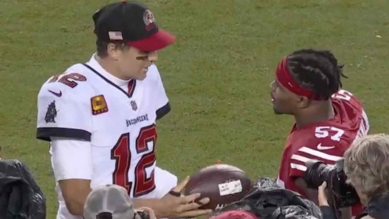 Watch: “He grew up watching Tom Brady dominate” – Social media APPLAUDS the Bucs QB for gracefully accepting 49ers’ Dre Greenlaw’s cheeky request