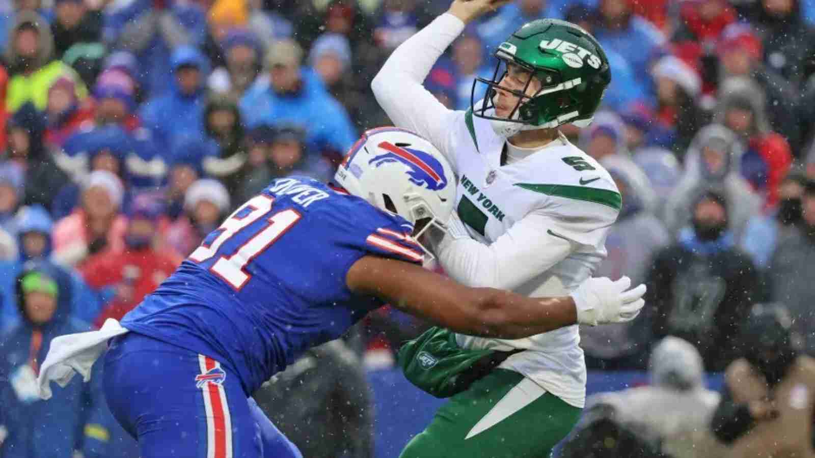 Watch: “Hardest hit I’ve seen all season” – Jets QB Mike White gets absolutely demolished by the Bills defense and leaves the stadium in ambulance