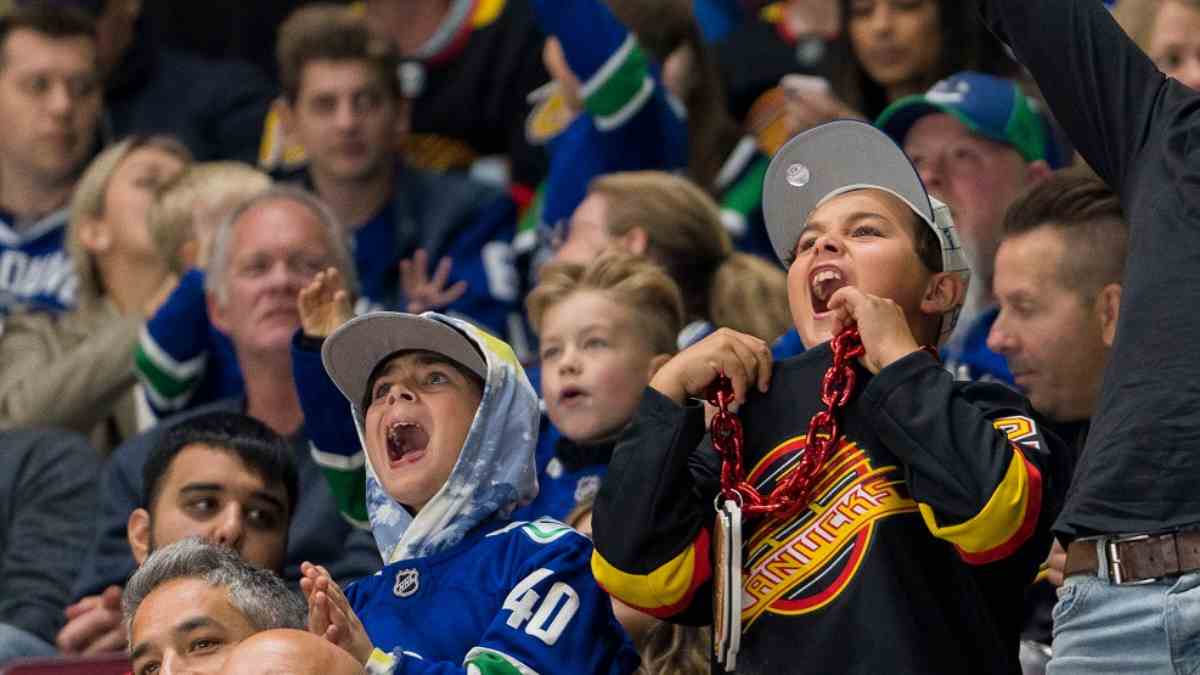 Canucks fans chant “SELL THE TEAM” after miserable 5-1 loss to St. Louis Blues, NHL Twitter reacts