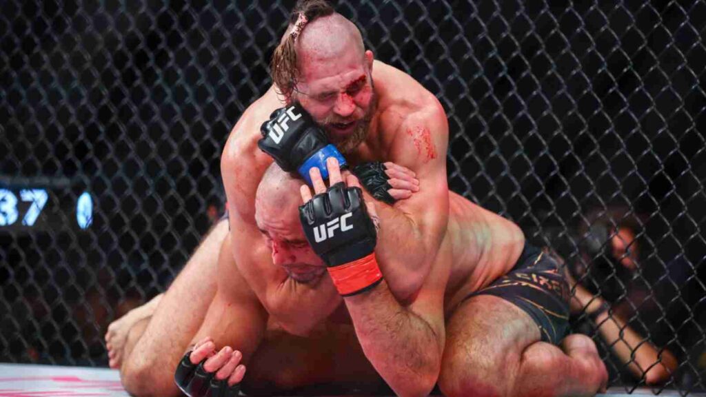 Jiri Prochazka (on top) submits Glover Teixeira at UFC 275 [Image Source - CBS Sports]